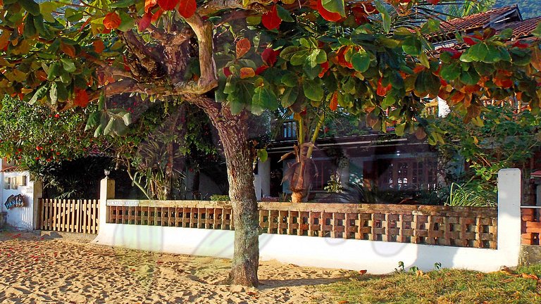 Quarto triplo com vista para o mar