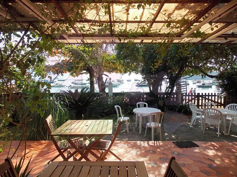 Quarto duplo com vista para o jardim