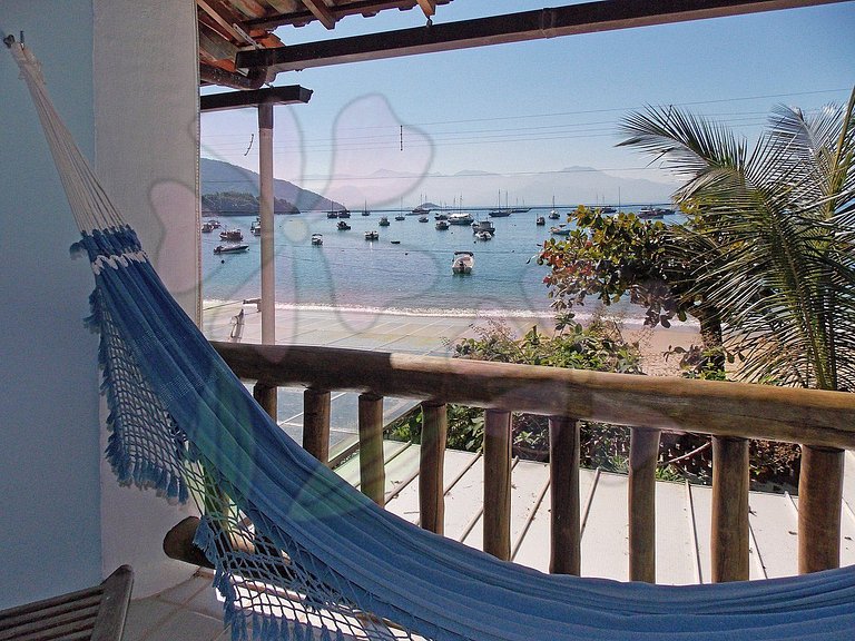 Quarto duplo com vista para o mar