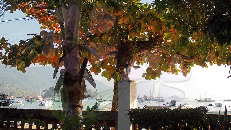 Quarto duplo com vista para o mar