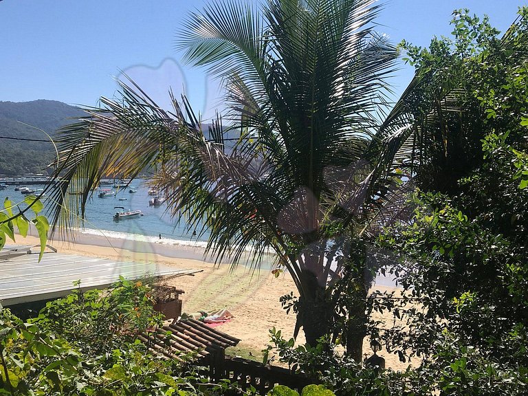 Quarto triplo com vista para o mar