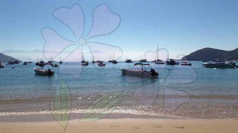 Quarto triplo com vista para o mar