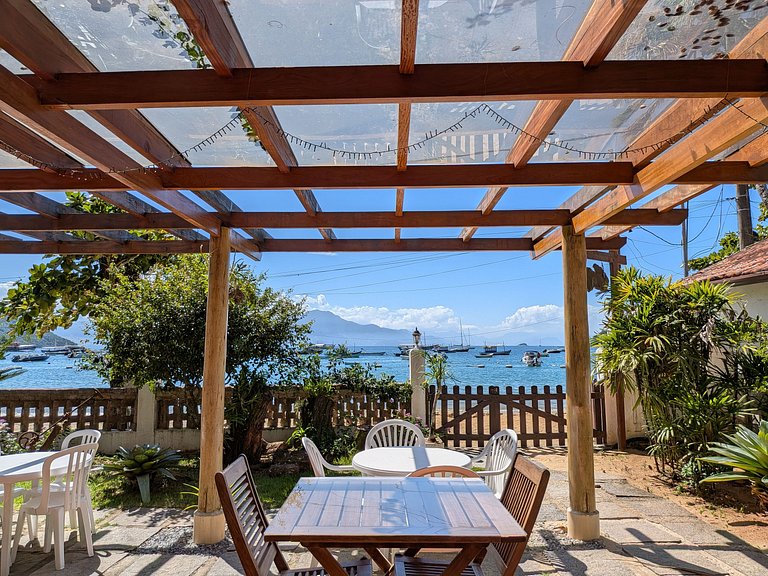 Quarto duplo no andar superior com vista para o mar