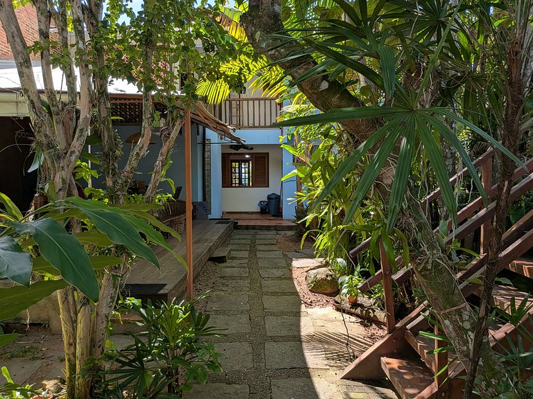 Quarto duplo no andar superior com vista para o mar