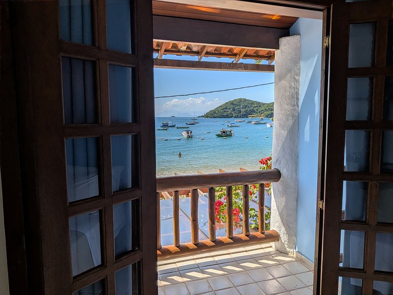 Quarto duplo no andar superior com vista para o mar