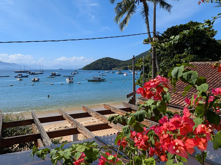 Chambre double à l'étage avec vue sur la mer